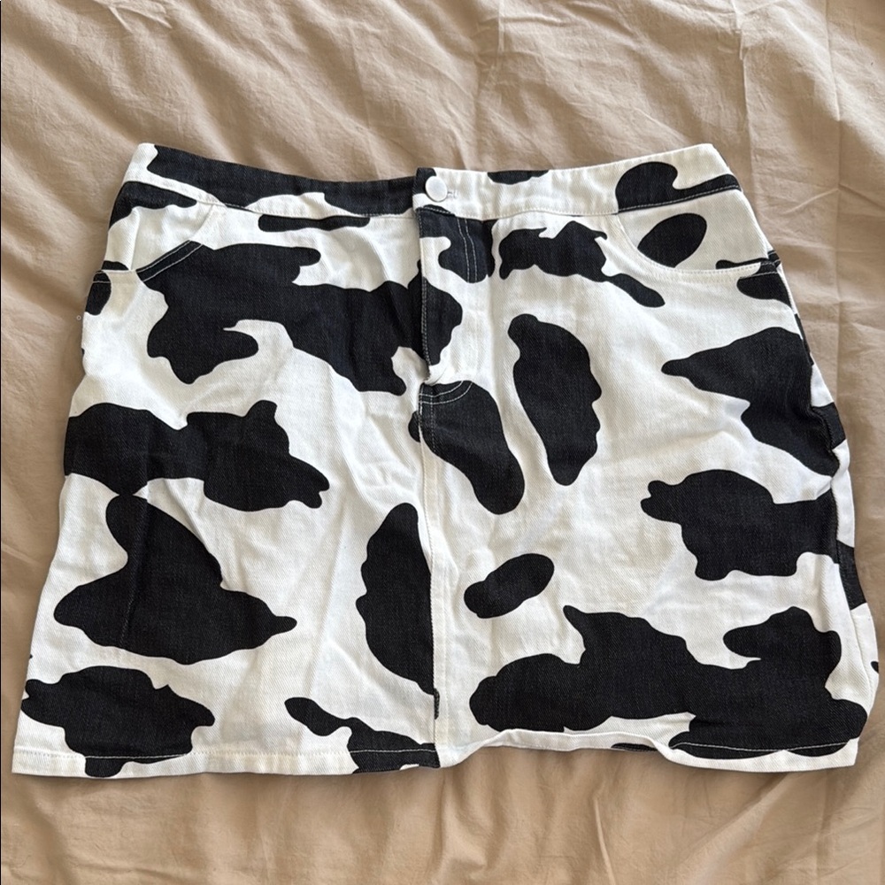 Stylish Black and White Cow Print Women's Skirt